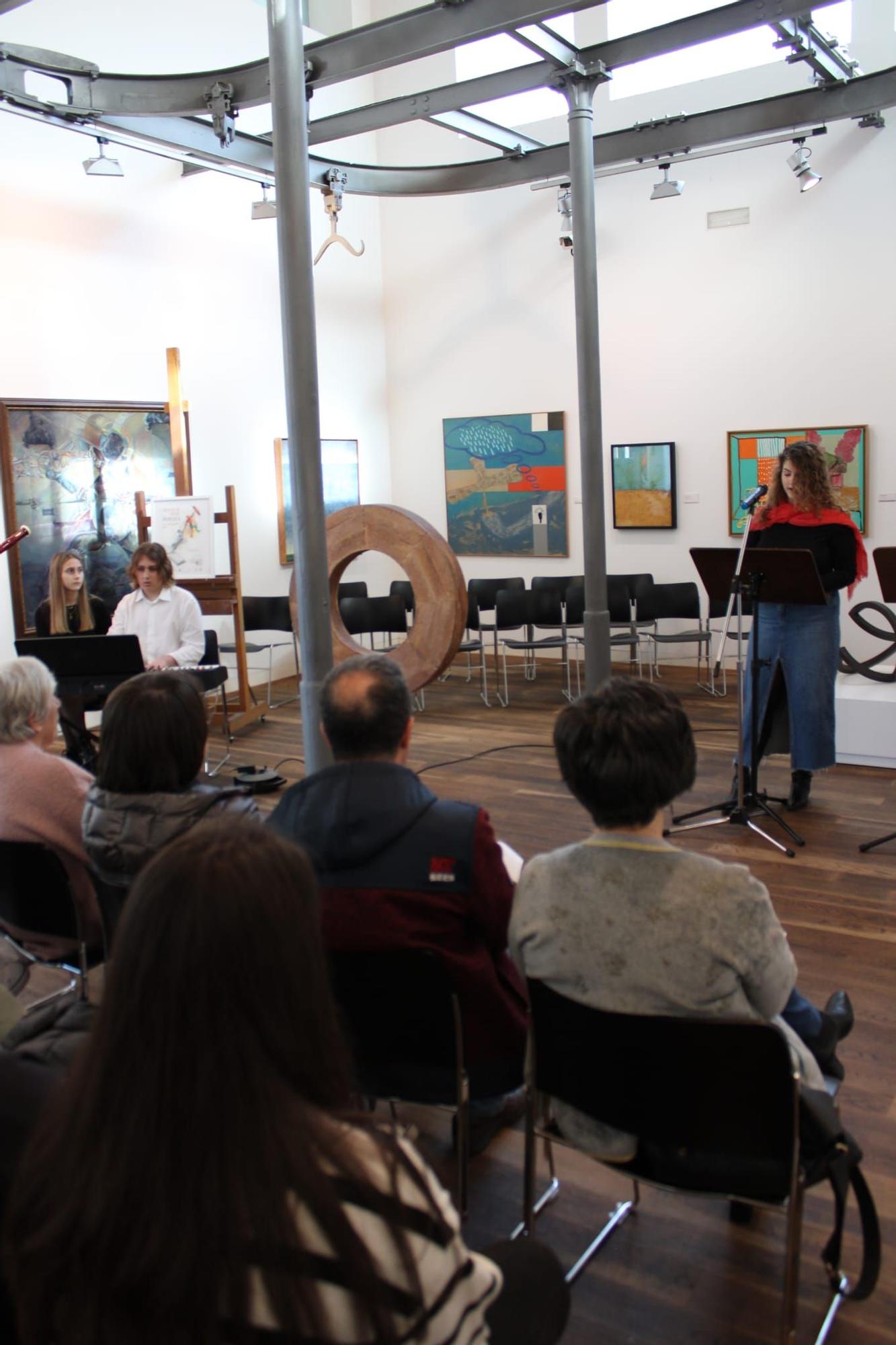 Así fueron los recitales de la mañana durante el Día de la Poesía en Langreo