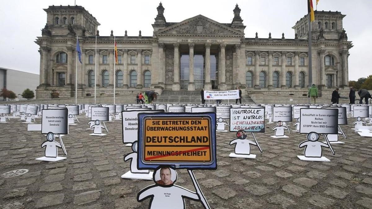 Protesta frente al Bundestag contra la reforma de la ley