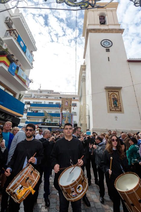 Las bandas marcan el ritmo del arranque de las fiestas de Benidorm.