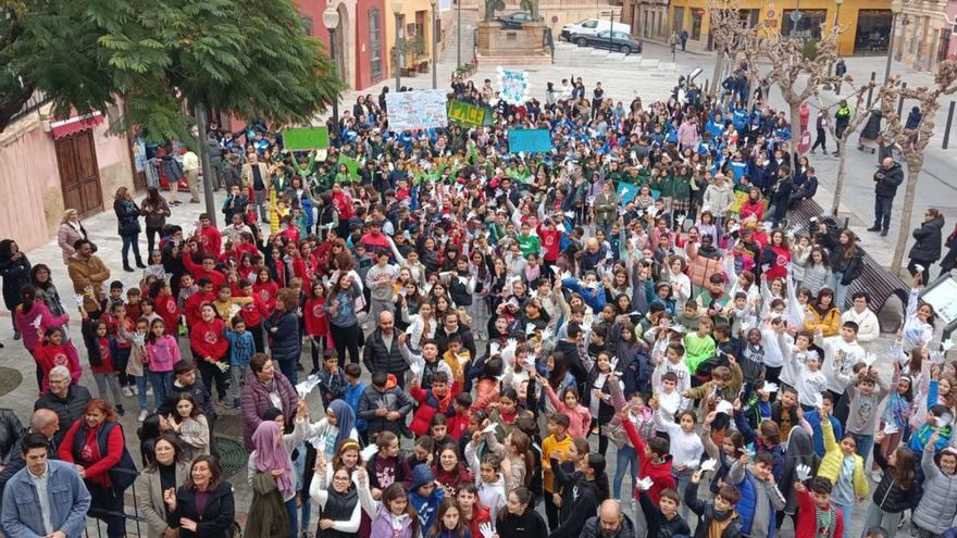 Los centros de Mula marchan por la paz y la no violencia