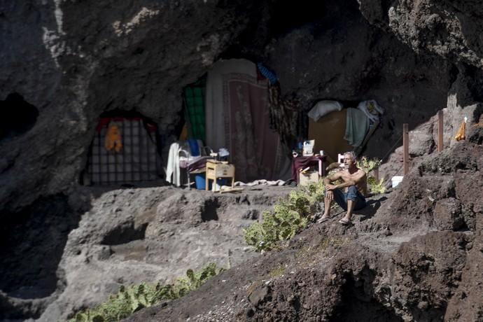 LAS PALMAS DE GRAN CANARIA 16-01-2019 LAS PALMAS DE GRAN CANARIA. Reportaje sobre el abandono de la cueva de Los Canarios. Reportaje sobre el abandono de la cueva de Los Canarios.  FOTOS: JUAN CASTRO