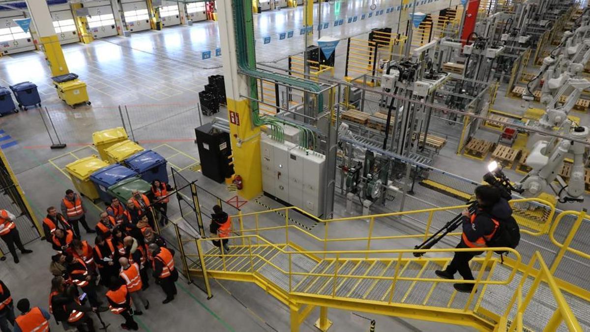 Vista panorámica del almacén de Amazon en Plaza, con una planta de 52.000 metros cuadrados.