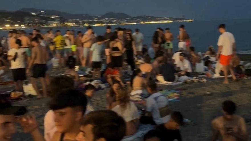 La fiesta no para en Málaga: la Noche de San Juan abarrota las playas en busca de la buena fortuna