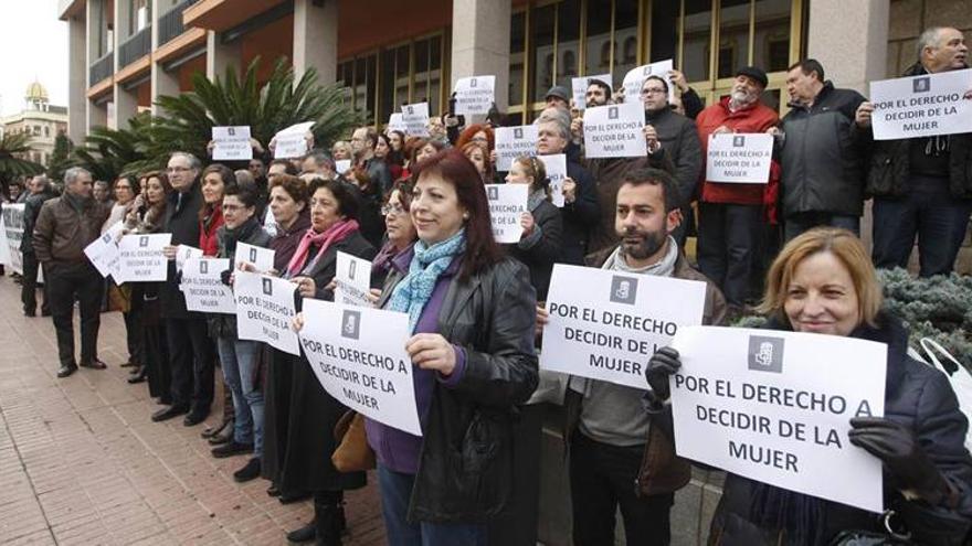 El PP rechaza dos mociones contra la reforma de la Ley del Aborto