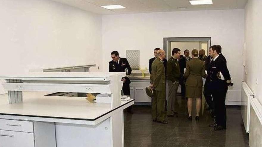Aulas de investigación y laboratorios en la Escuela Naval Militar. // Santos Álvarez