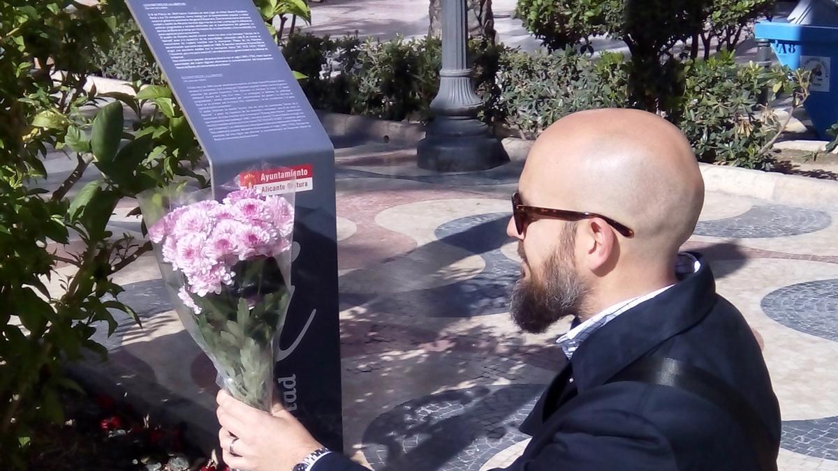 Alfredo Campello, en un acto en recuerdo a los Mártires de la Libertad en la Explanada.