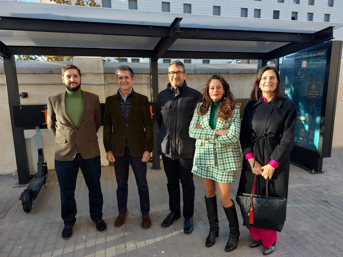 Presentación de la marquesina piloto para estacionar patinetes.