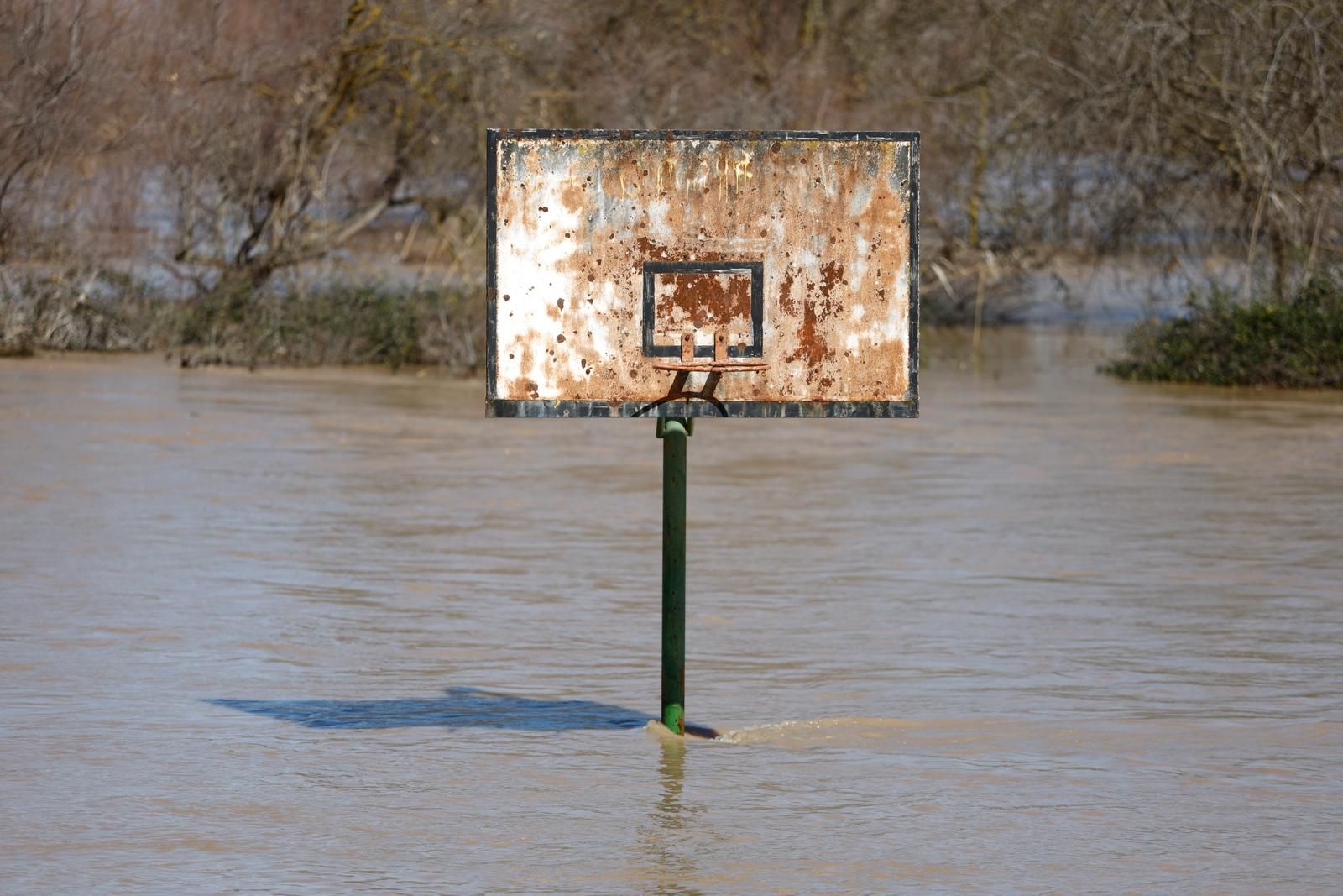 En imágenes | Así transcurre la crecida del Ebro a su paso por Aragón