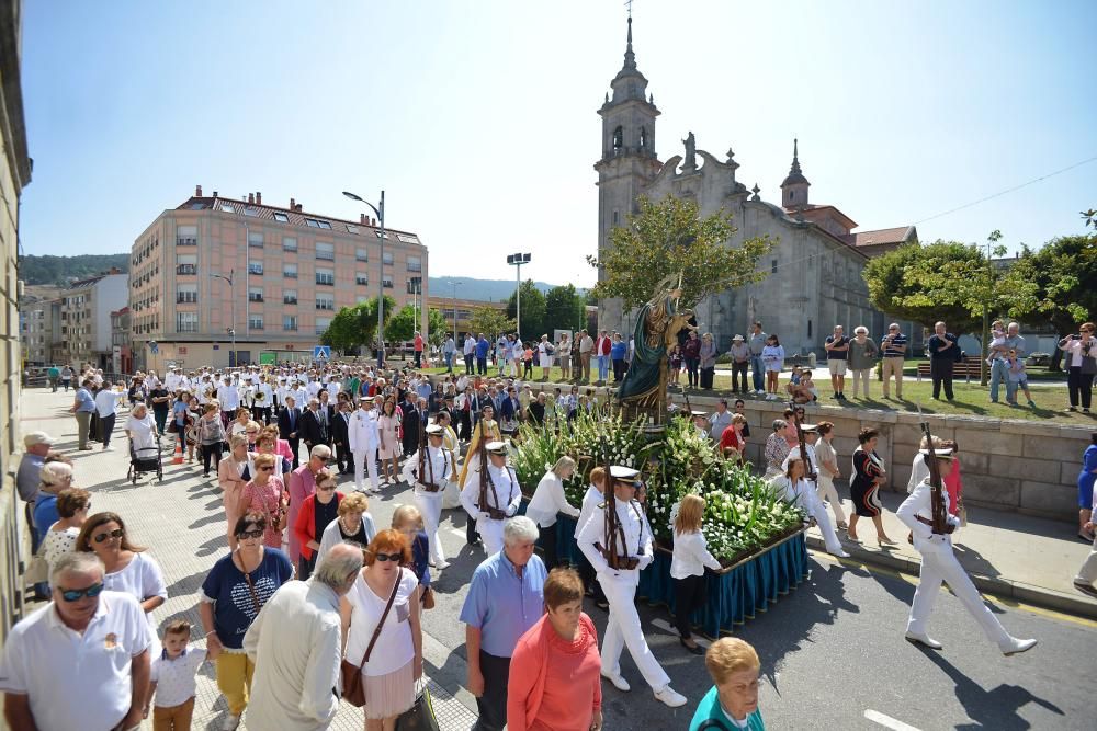 Los devotos rinden culto a la Virgen de la Renda