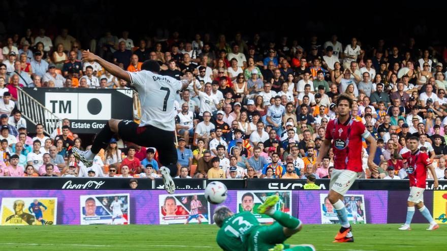 Las notas de los jugadores del Valencia CF en el primer partido de LaLiga 26/27