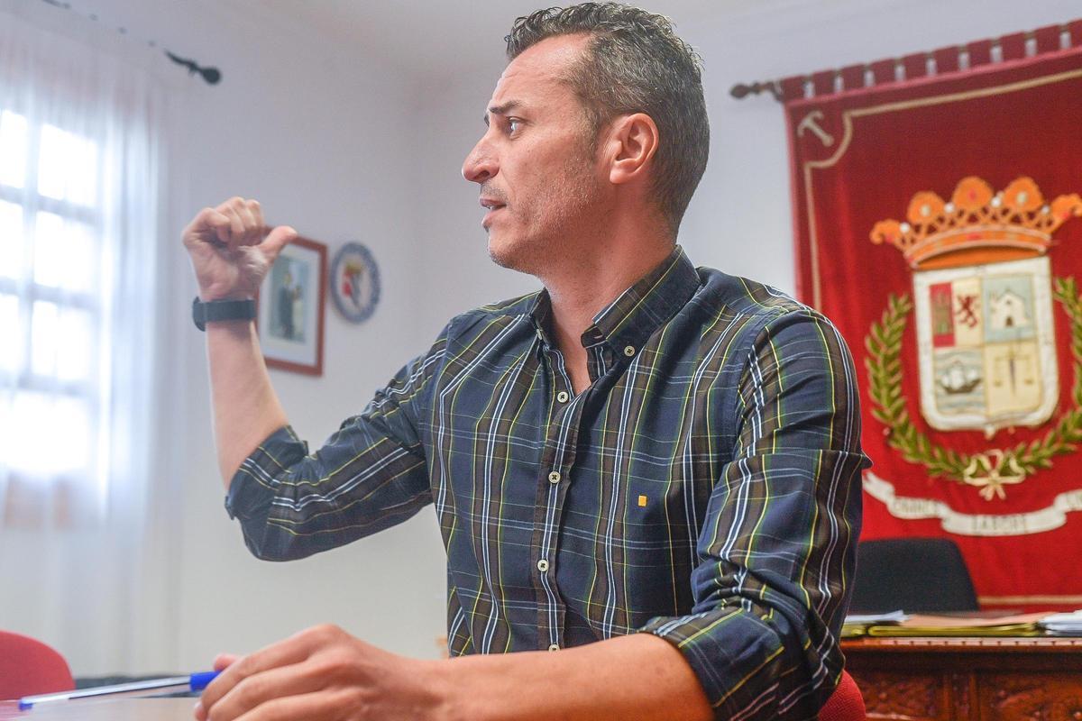 VICTOR HERNANDEZ, ALCALDE DE LA ALDEA DE SAN NICILAS DE TOLENTINO