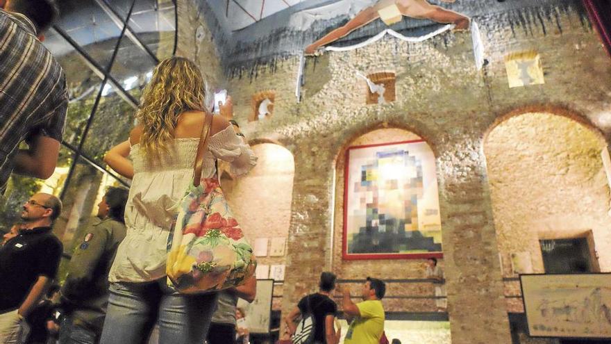 El Teatre-Museu Dalí de Figueres i el Castell de Púbol són dos espais reconvertits per la creativitat del pintor.