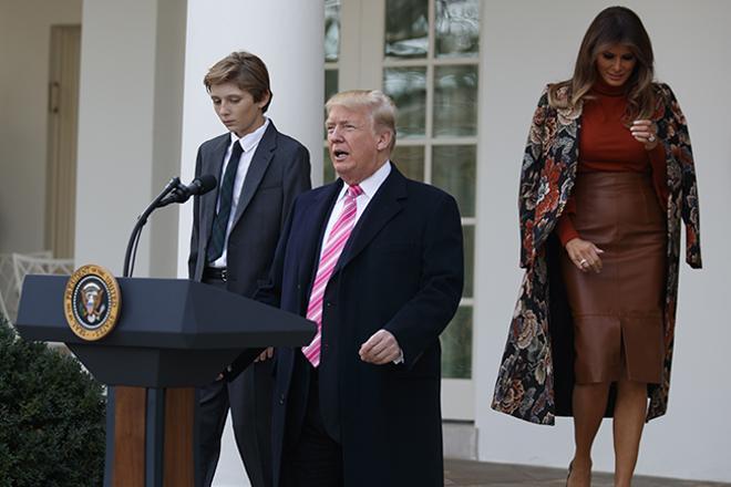 Melania Trump durante el indulto al pavo por parte de Donald Trump