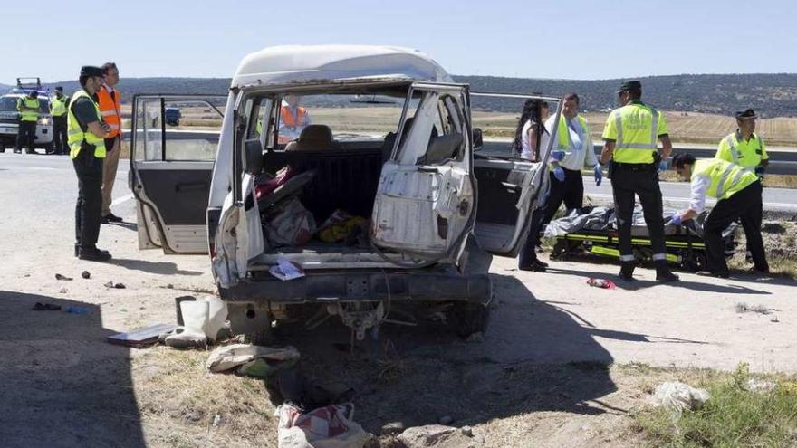 Tres muertas y seis heridos en un choque en Ávila