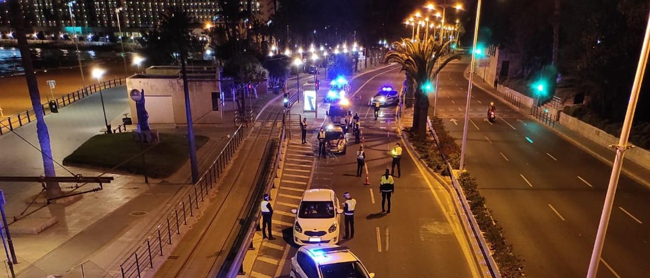 Uno de los controles realizado por la Policía Local de Alicante