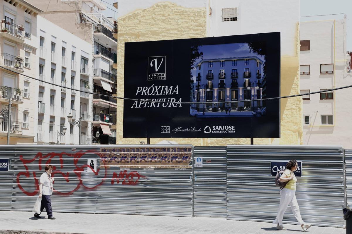 Solar del futuro hotel Vincci de la calle Guillem de Castro.