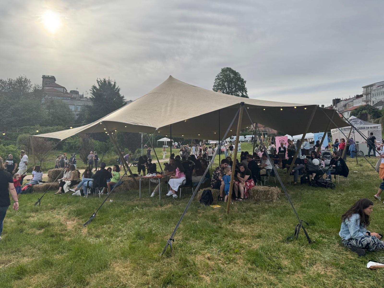 La Romaría das Flores aterriza por todo lo alto en su estreno en Santiago