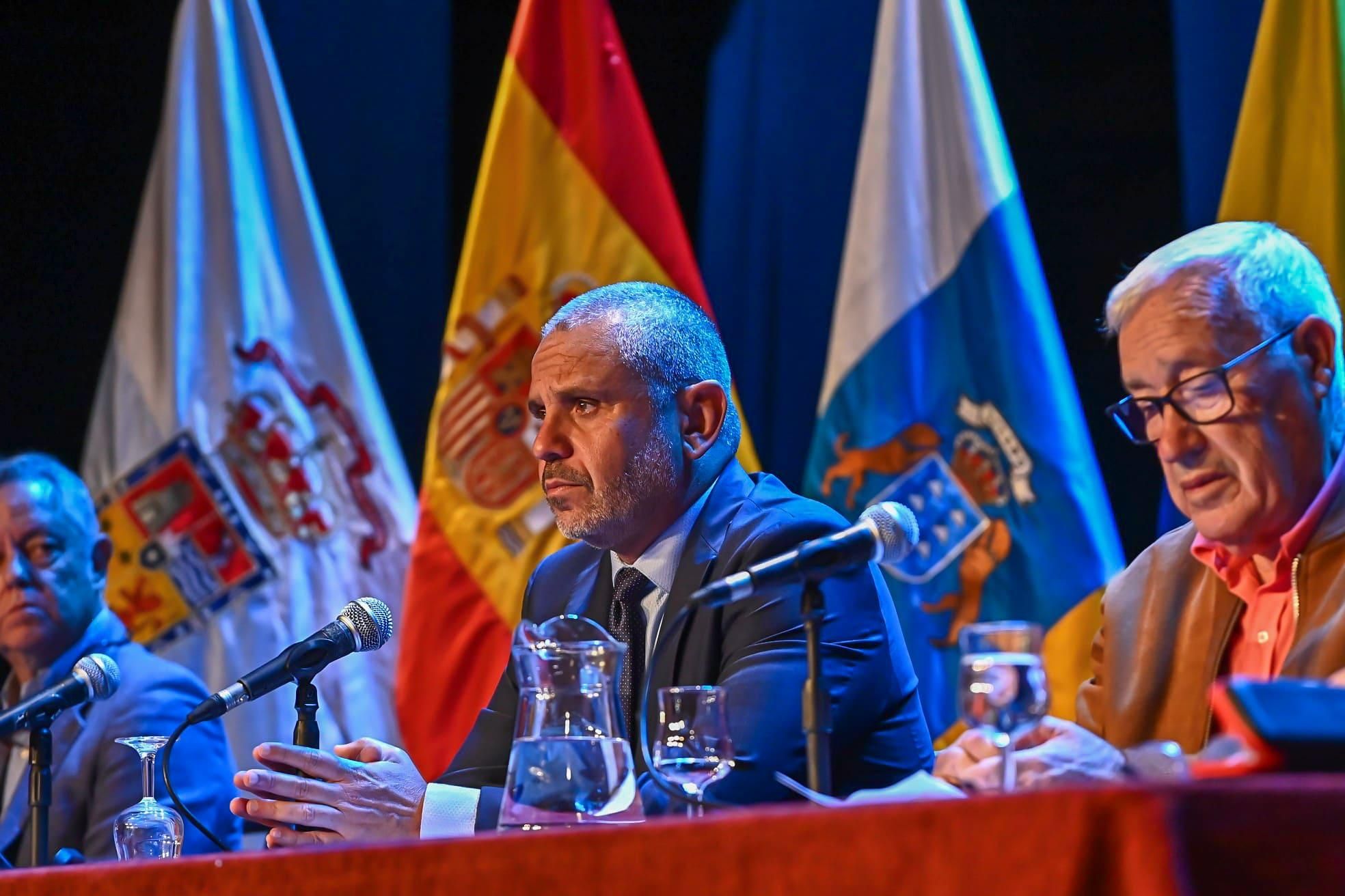 Homenaje a Don Pedro González Sosa y reconocimiento al nuevo cronista oficial