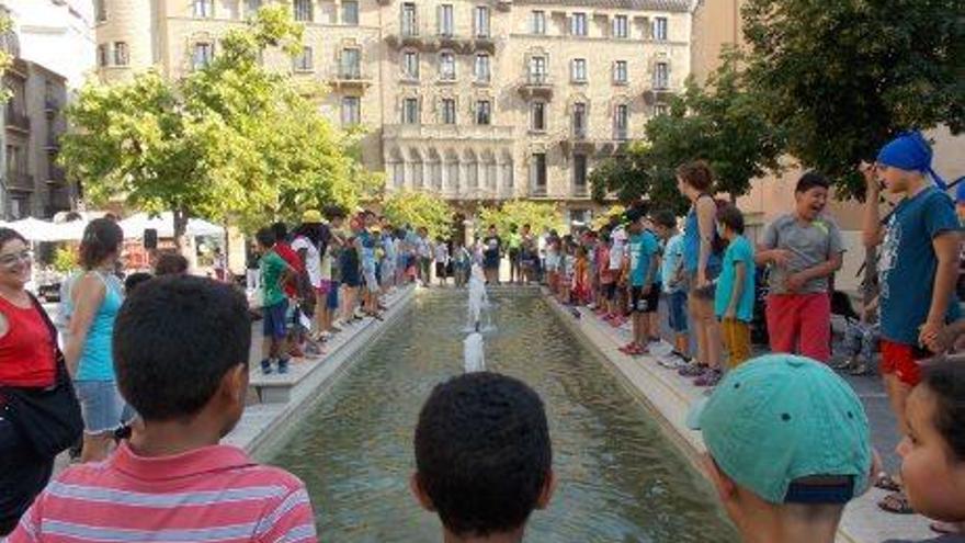 Un moment de la trobada a la plaça de Sant Domènec, ahir