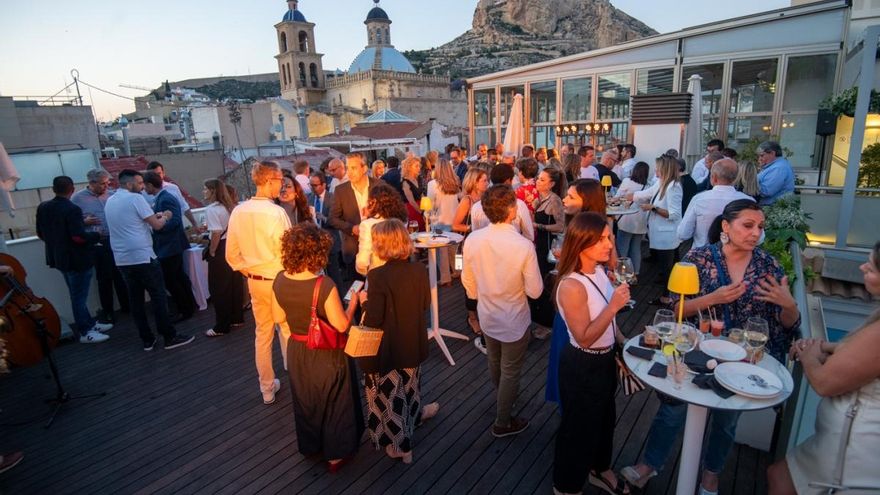 Hospes Amérigo inaugura la temporada estival con una fiesta mágica en su espectacular Rooftop