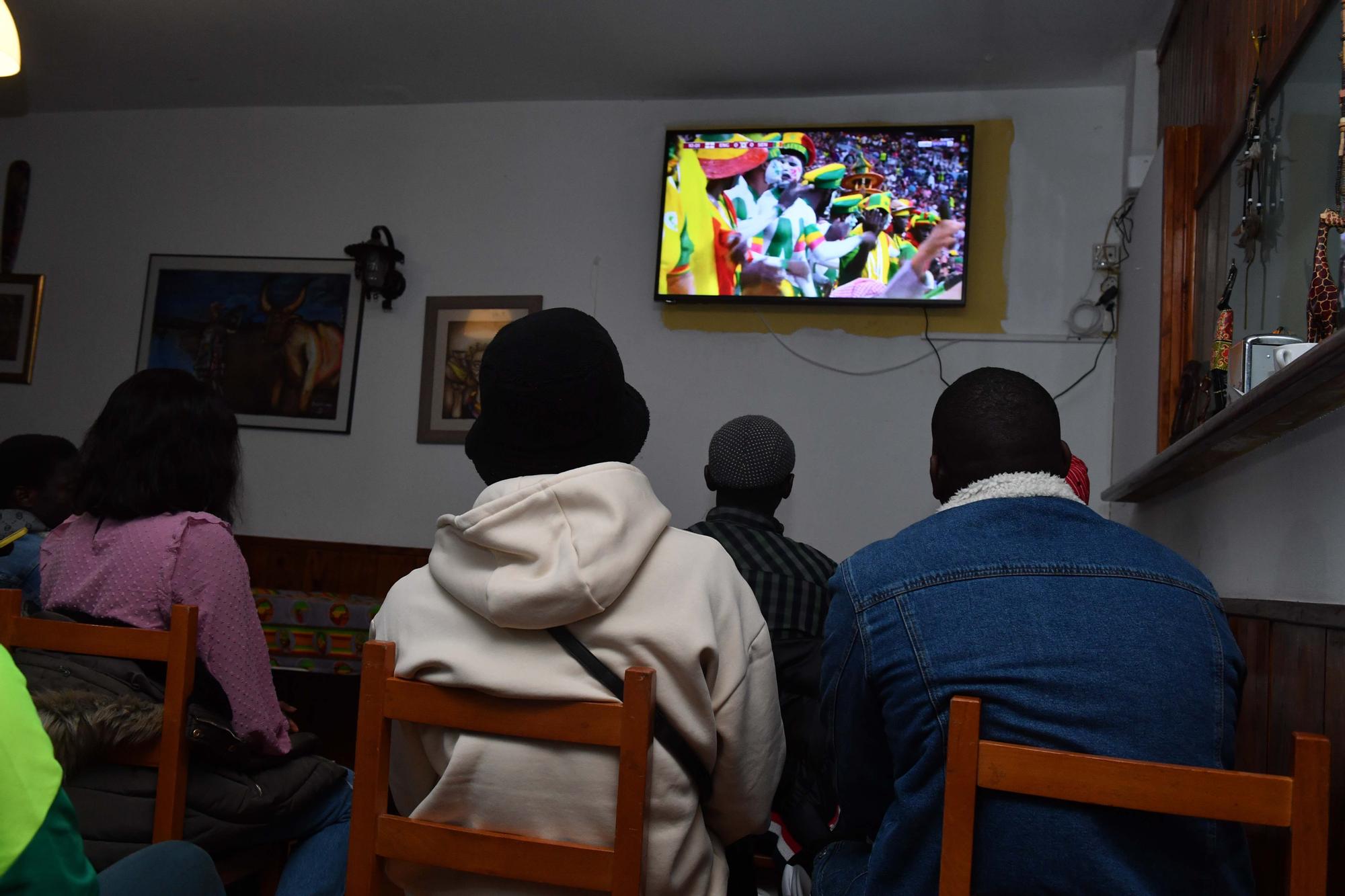 Senegaleses en A Coruña se reúnen en el Agra para ver el partido Senegal-Inglaterra en el Mundial de Qatar