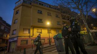 Territori cede cuatro viviendas a Santa Coloma para las familias desalojadas de la calle Pirineus