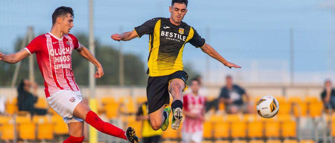 El Roda B logró una gran victoria en la Ciudad Deportiva Pamesa este fin de semana. En la imagen el filial gualdinegro durante un encuentro de esta temporada ante el Onda.