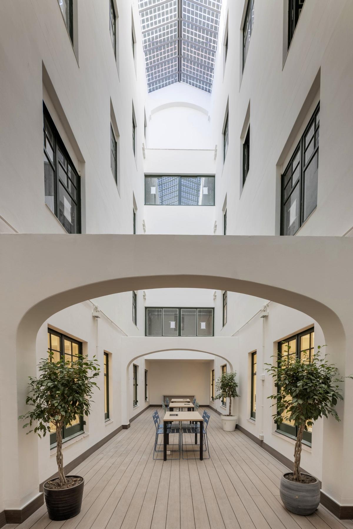 Nueva cubierta acristalada del patio interior del Casal del Metge