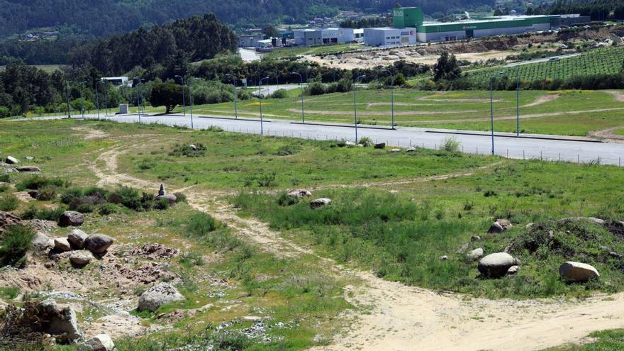 El polígono industrial de Baión tan solo tiene vacía la zona comercial.