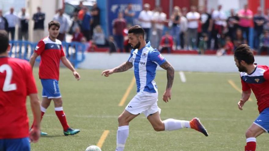 Imagen del partido que ayer jugó el Atlético Baleares en tierras valencianas.