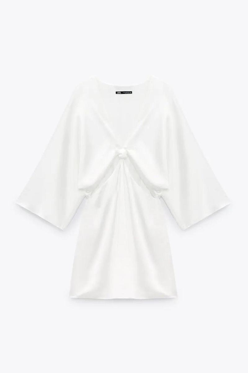 Vestido con diseño cut out de Zara