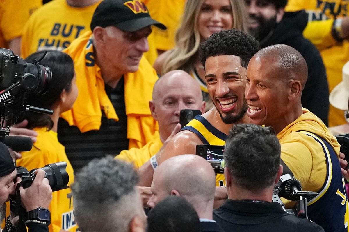 INDIANAPOLIS, INDIANA - JUNE 11: Tyrese Haliburton #0 of the Indiana Pacers celebrates with former NBA player Reggie Miller following the victory against the Oklahoma City Thunder in Game Three of the 2025 NBA Finals at Gainbridge Fieldhouse on June 11, 2025 in Indianapolis, Indiana. NOTE TO USER: User expressly acknowledges and agrees that, by downloading and or using this photograph, User is consenting to the terms and conditions of the Getty Images License Agreement. Dylan Buell/Getty Images/AFP (Photo by Dylan Buell / GETTY IMAGES NORTH AMERICA / Getty Images via AFP). NOTE TO USER: User expressly acknowledges and agrees that, by downloading and or using this photograph, User is consenting to the terms and conditions of the Getty Images License Agreement