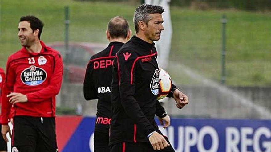 El técnico del Deportivo, José Luis Martí, en Abegondo.