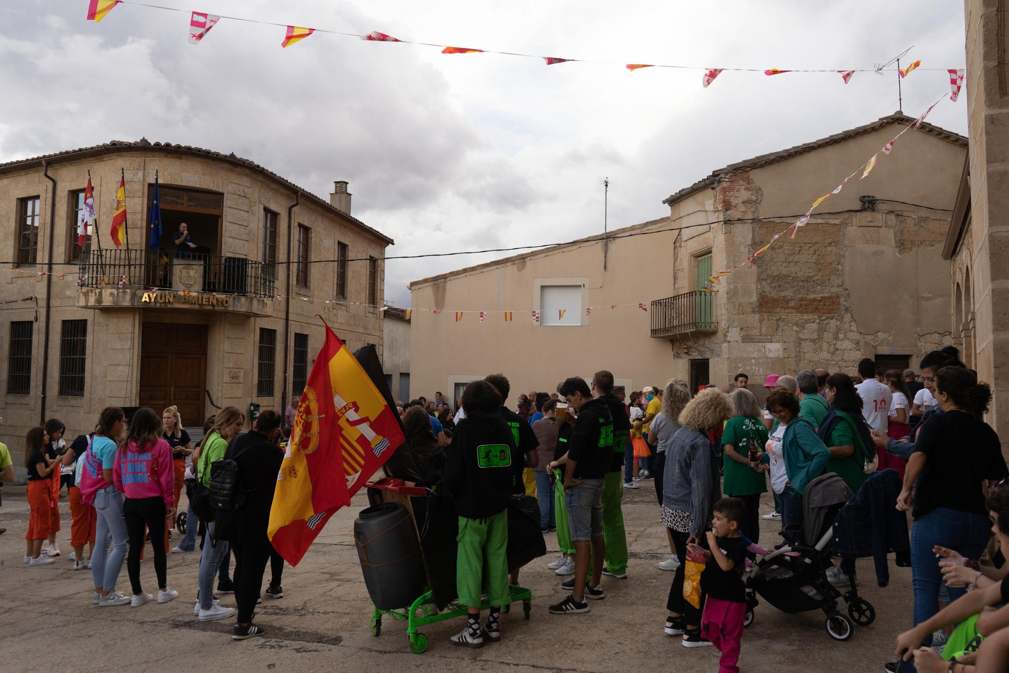 GALERIA | Lo mejor del desfile de peñas en las fiestas de Corrales del Vino