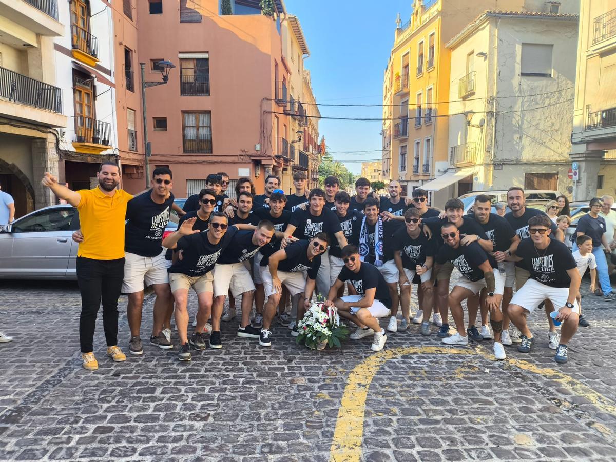 El primer equipo en la Plaza Mayor