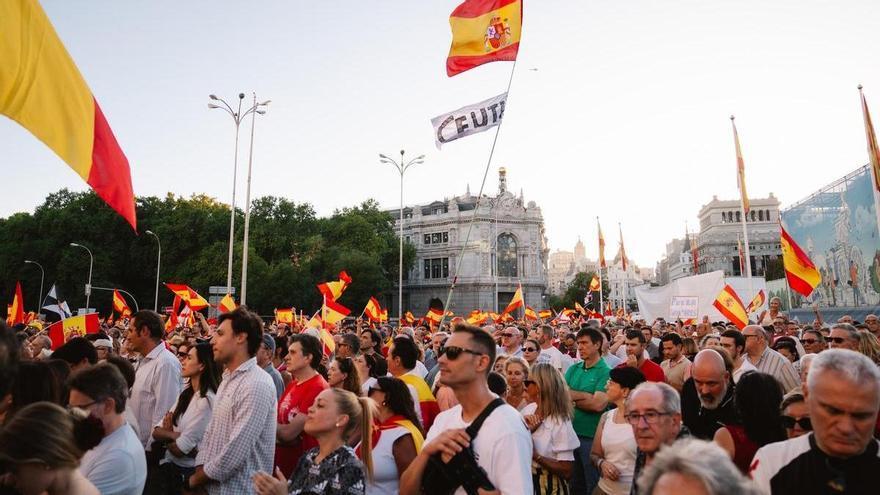 Madrid erhebt sich zur Verteidigung Ceutas und gegen Sánchez: „Wir wollen wählen!"