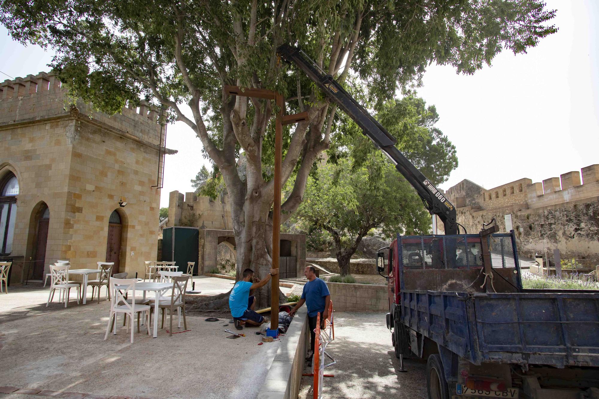 El patio de armas del Castell de Xàtiva estrena nuevo sistema de alumbrado