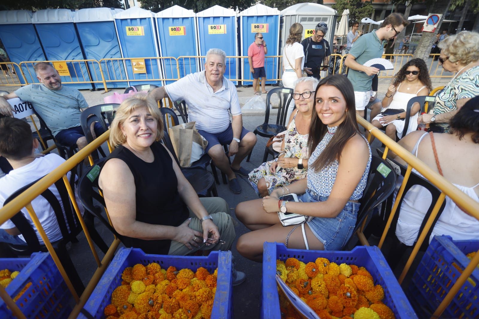 Búscate en los palcos de la Batalla de Flores de València 2022