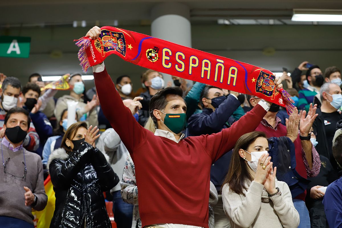 El homenaje a Felipe Reyes y el ambiente en Vista Alegre en el España - Ucrania