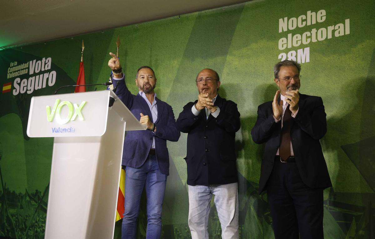 Ignacio Gil Lázaro, Carlos Flores Juberías y Juan Manuel Bádenas celebran los resultados en las elecciones autonómicas y municipales