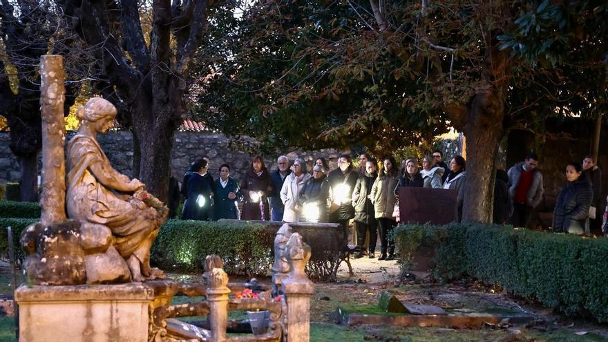 Vigo resucita las visitas guiadas al cementerio de Pereiró