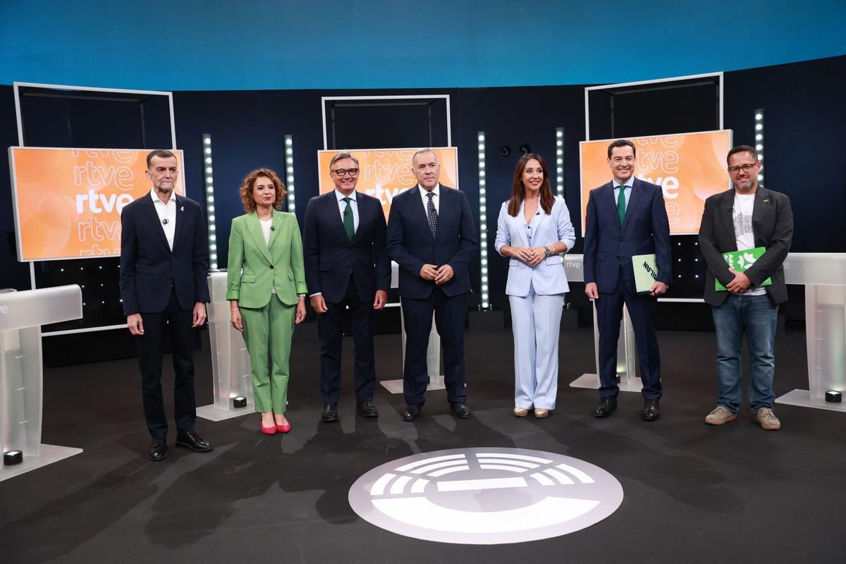 Los candidatos de los cinco partidos con representación parlamentaria -PP, PSOE, Vox, Por Andalucía y Adelante Andalucía- han llegado a la sede de la RTVE andaluza para participar este lunes en el debate que la radiotelevisión pública celebra con motivo de las elecciones autonómicas del 17 de mayo.