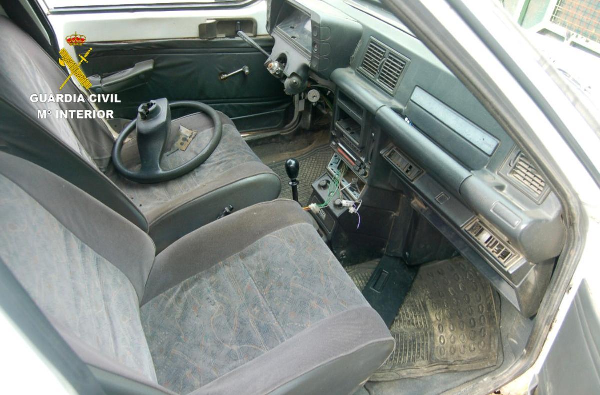 El vehículo de Caldas, dañado tras el intento de hurto.