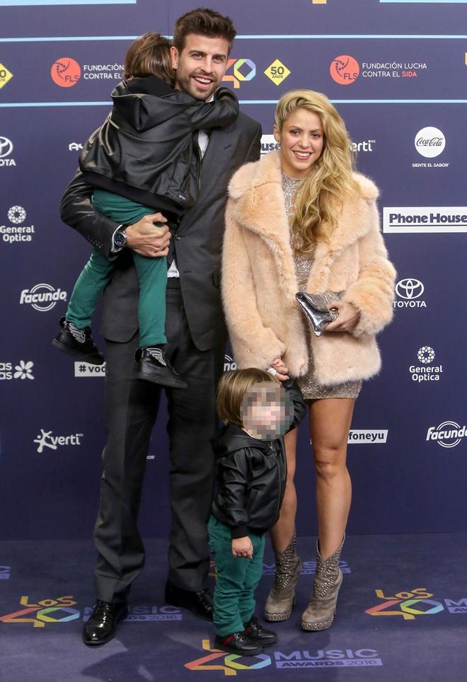 Shakira, Gerard Piqué y sus dos hijos en los Premios 40 Principales