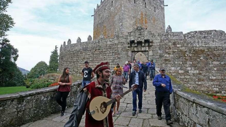 Visita teatralizada en el Castillo de Soutomaior. // Marta G. Brea