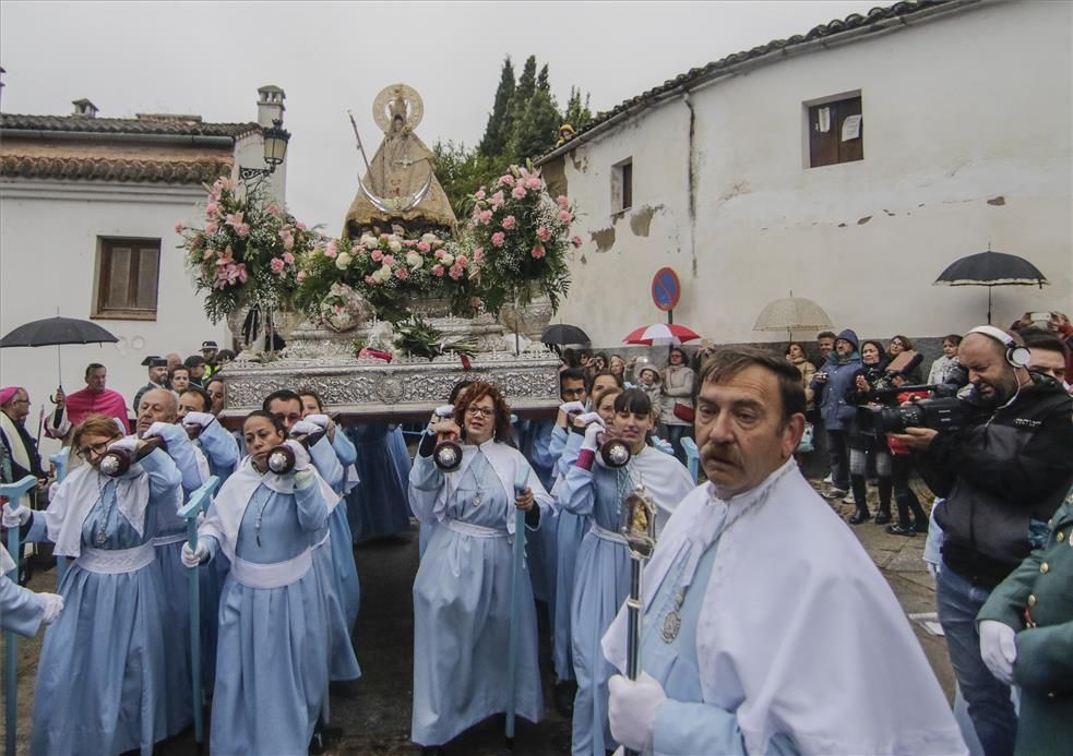 La procesión de Bajada de la Virgen de la Montaña, patrona de Cáceres