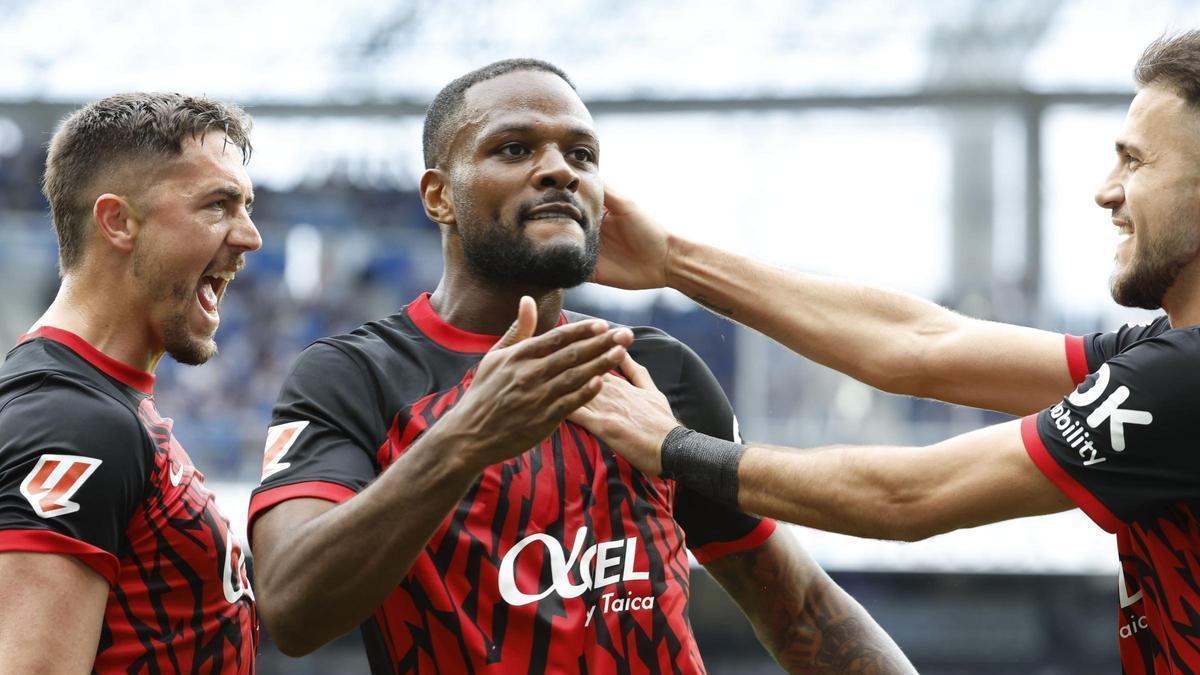 Larin celebra el tanto que anotó contra la Real Sociedad el pasado sábado.
