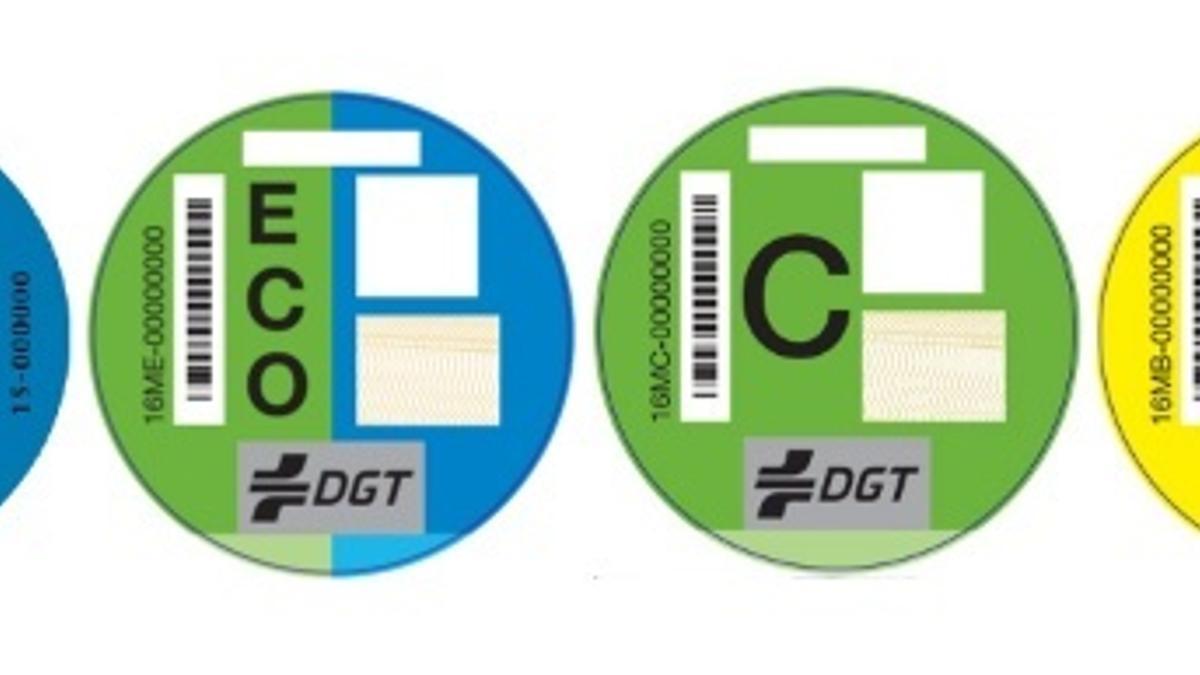 Distintivos medioambientales para vehículos de la DGT.