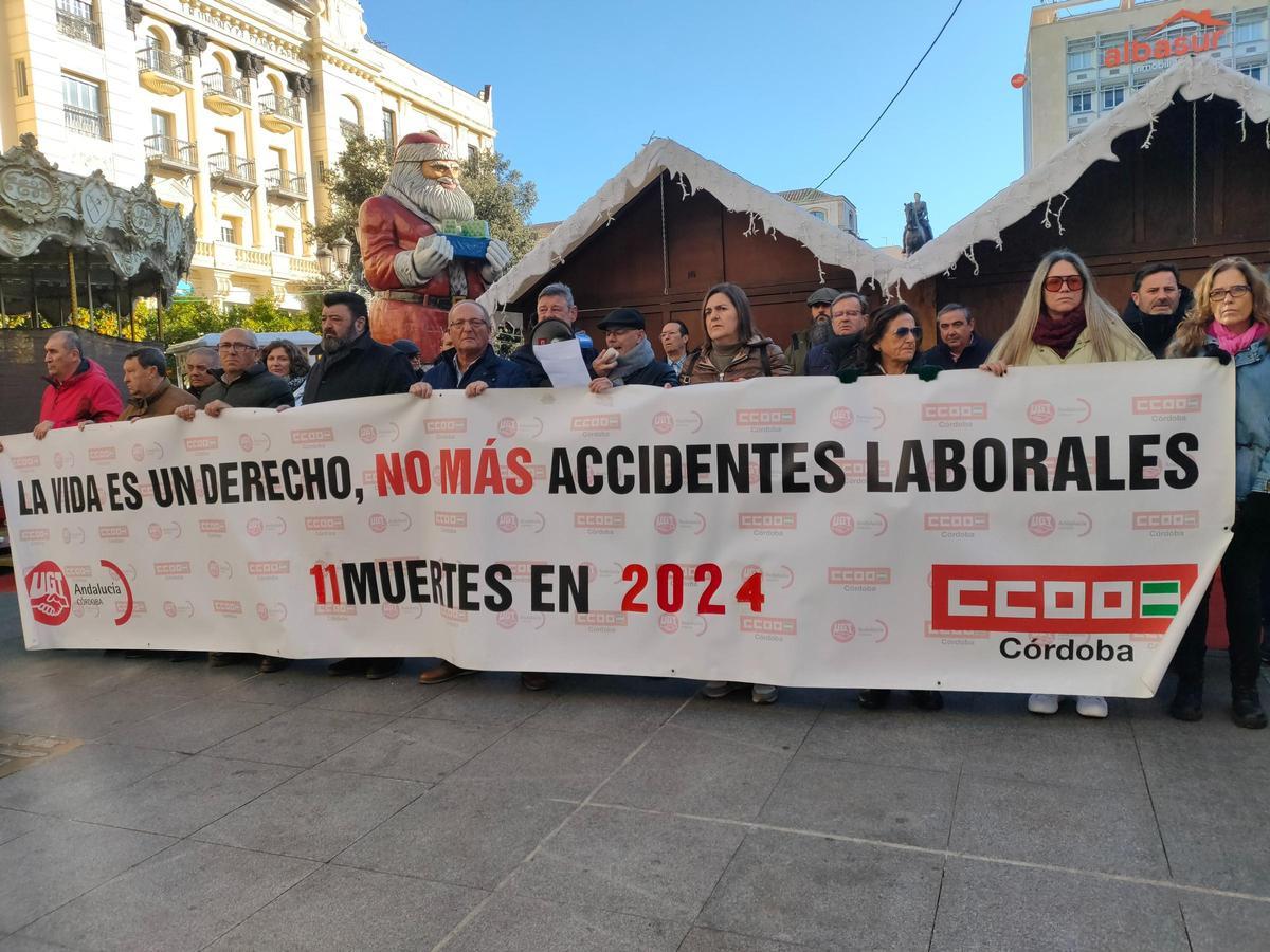Concentración de UGT y CCOO en Las Tendillas este viernes.