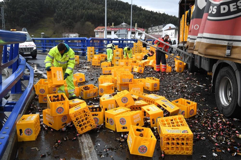 El accidente ha provocado cortes de tráfico y retenciones que llegaron a Vilarrodís.